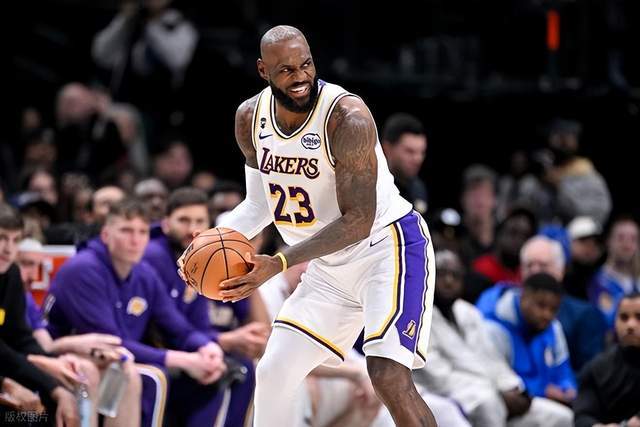 开云世界杯-詹姆斯将功补过湖人14分逆转独行侠，东契奇一数据超越塔图姆