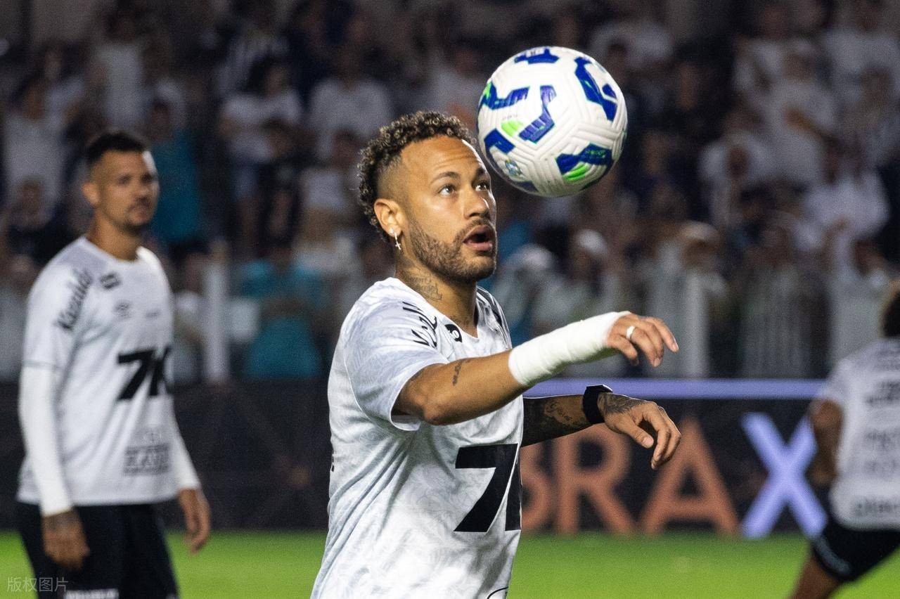 伤病、质疑与梦想！内马尔续约桑托斯，只为搭上世界杯的末班车！